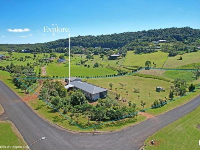 Cosy Home Set on 1ha with VIEWS!