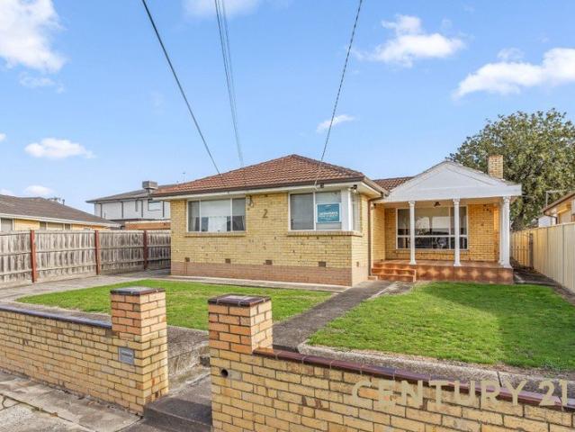 Cosy Home & Packed with Potential in a Quiet Court Location