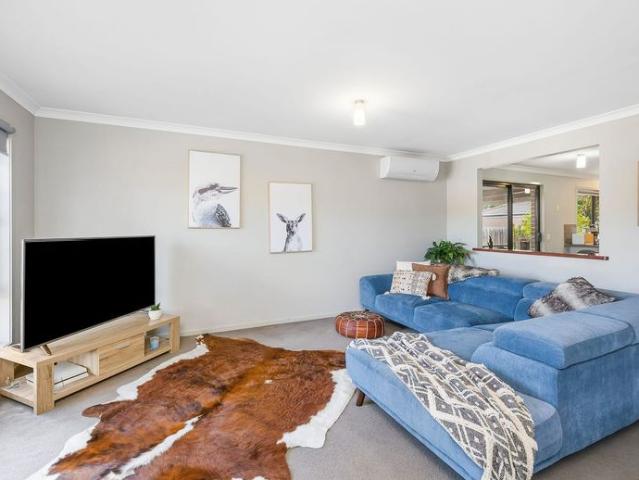 Cosy Home Within Walking Distance of Beach