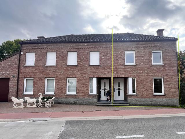 COSY house with a garden terrace / close to shops and school