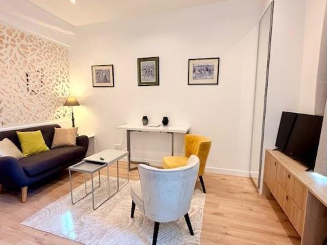 Cosy large studio flat on Ile Saint Louis!