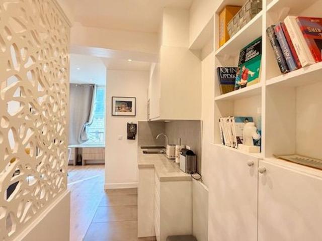 Cosy large studio flat on Ile Saint Louis!, Paris Amsterdam Apartments for Rent