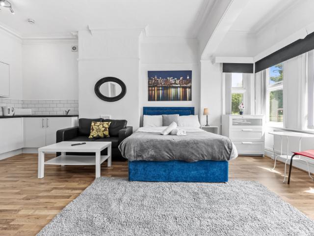 Cosy Leeds Studio Ensuite | Kitchenette & WiFi