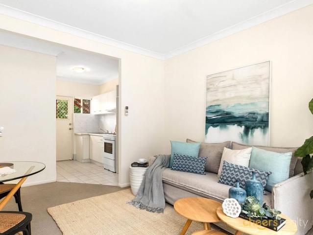 Cosy Lifestyle Spacious Unit !