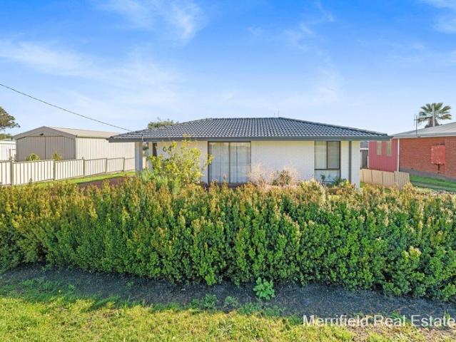 COSY LIVING IN A CONVENIENT LOCATION