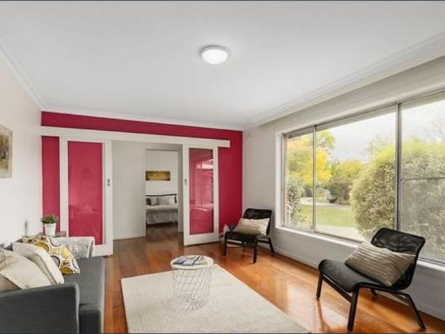 Cosy Living in a Great Location