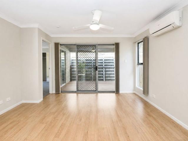 Cosy, Low Maintenance Living in the Heart of Springfield Lakes