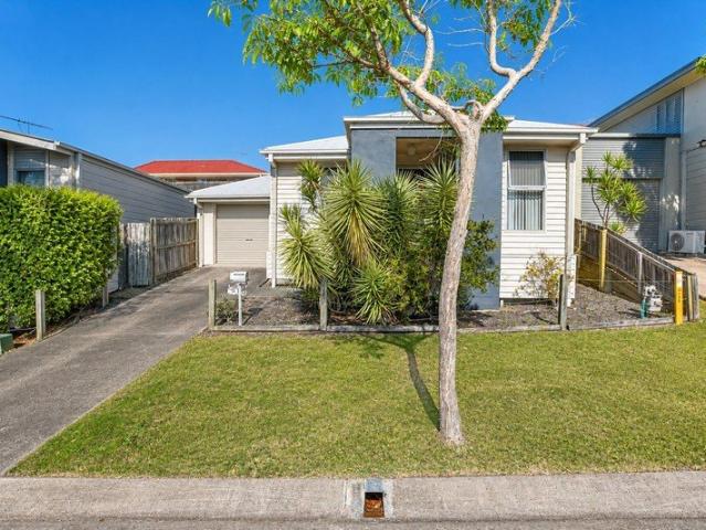 Cosy, Low Maintenance Living in the Heart of Springfield Lakes