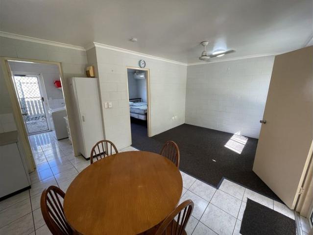 COSY PART FURNISHED UNIT CLOSE TO BEACH AND MARKETS