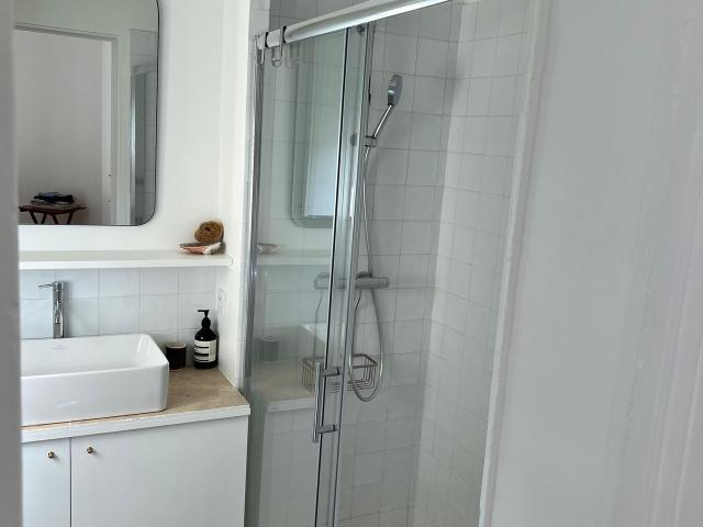 Cosy place in lively area, Paris Amsterdam Apartments for Rent