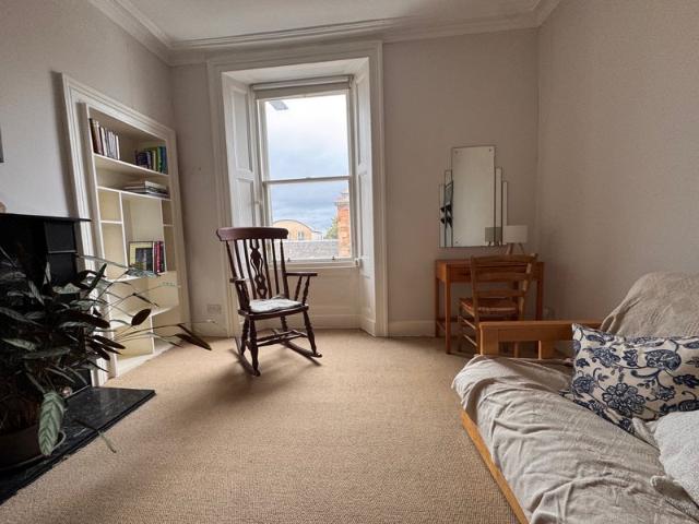 Cosy Portobello Flat Available
