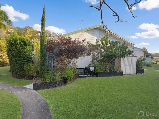 Cosy riverside duplex central on the Sunshine Coast
