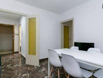 Cosy room for rent in 5 bedroom apartment in Ronda