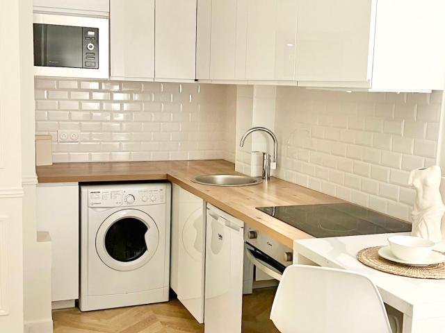 Cosy studio 5 minutes walk from the Champs Elysées