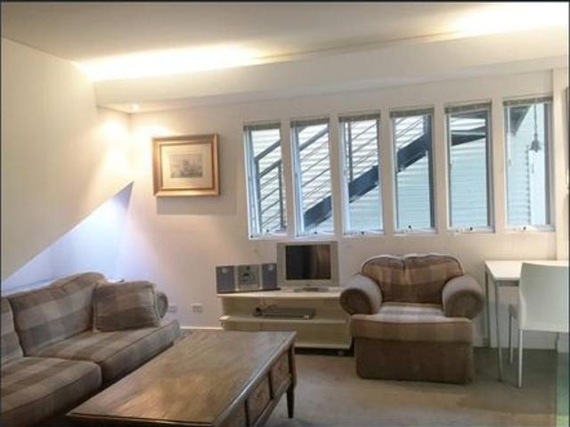 Cosy Studio Apartment in Great Location!