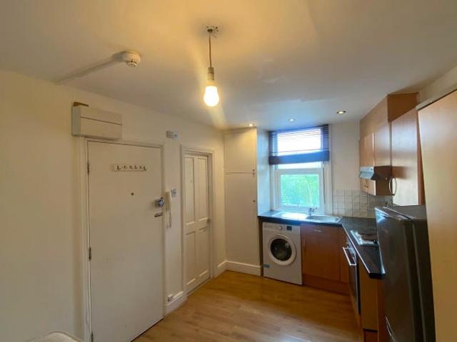Cosy studio flat Willesden Green