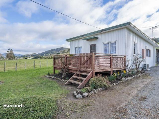 Cosy Semi Rural Home