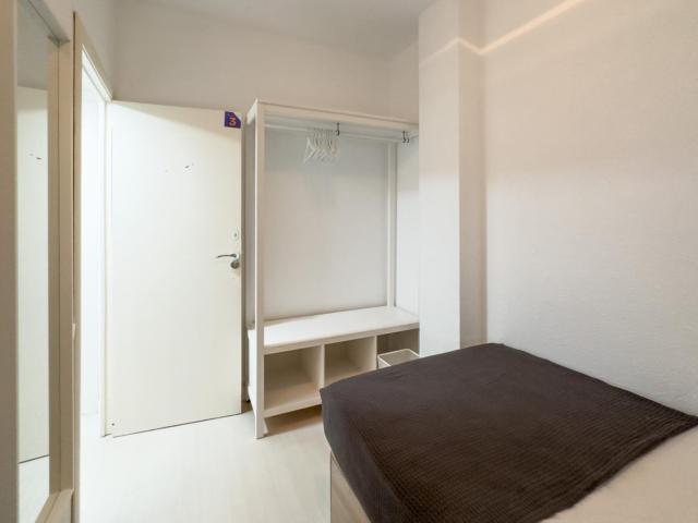 Cosy single bedroom close to Santa Eulàlia metro station