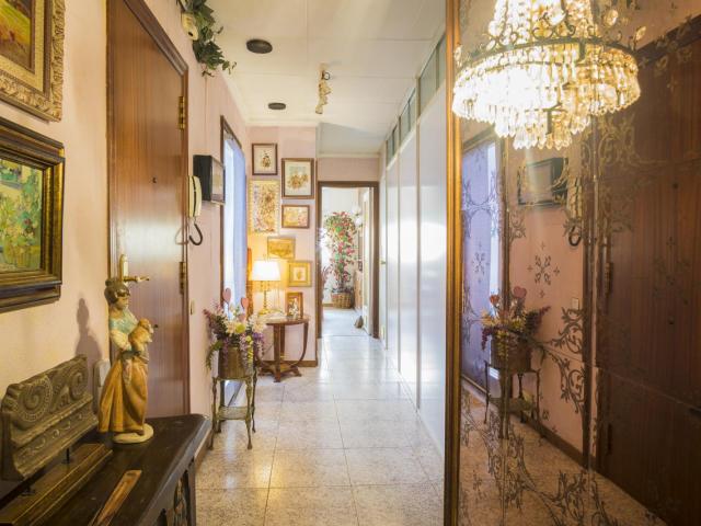 Cosy single bedroom in El Camp d'en Grassot i Gràcia Nova