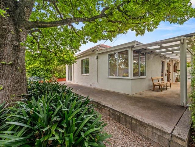 Cosy Single Storey Home Amongst The Trees!