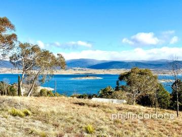 Cosy Snow Retreat with Stunning Lake Views on 3750m2 Block!