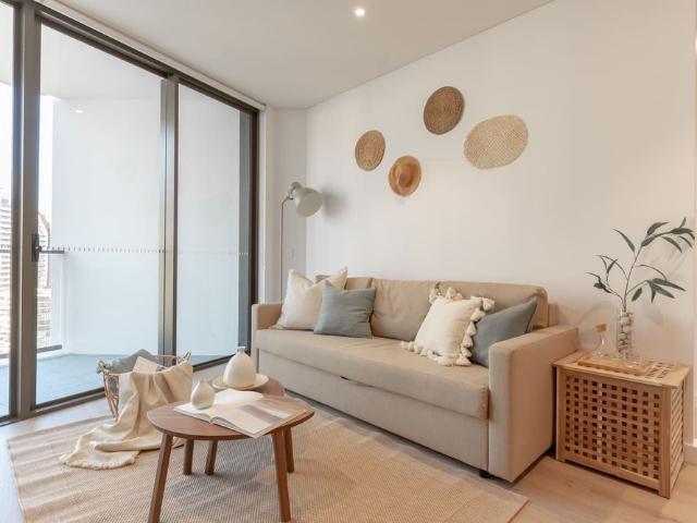 Cosy Spacious Furnished One Bedroom Apartment with Timber Flooring