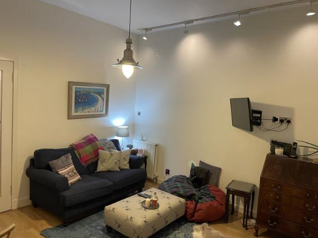Cosy two bed flat in Rosemount with Garden
