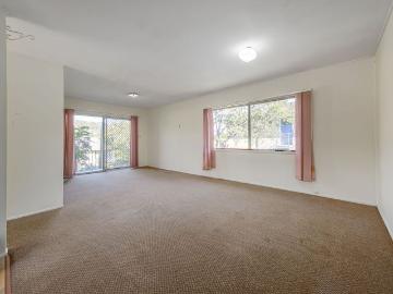 Cosy Two Bedroom Unit with Balcony and Leafy Outlook