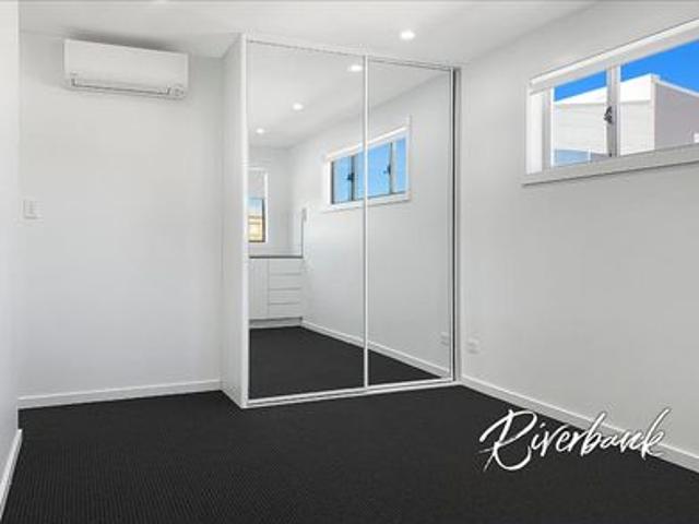 Cosy Two Storey Studio
