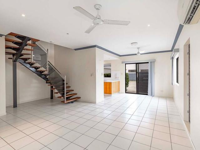 Cosy Townhouse on Crauford St!