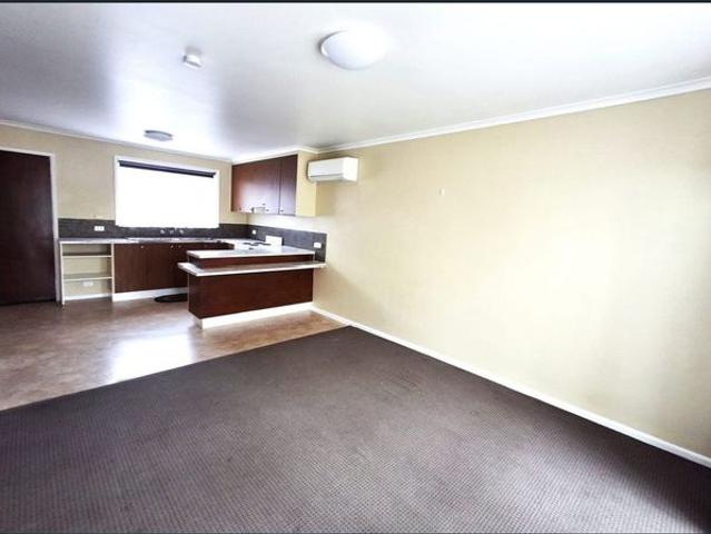 Cosy unit and convenient location
