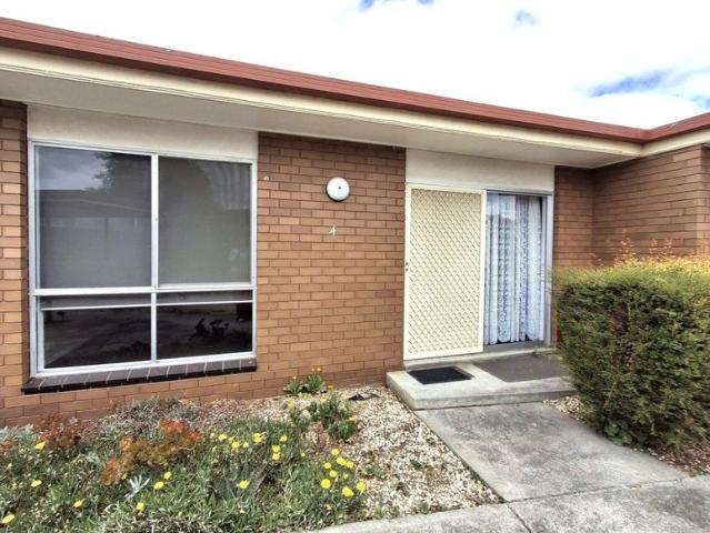Cosy unit and convenient location