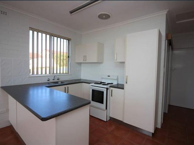 Cosy unit in convenient location