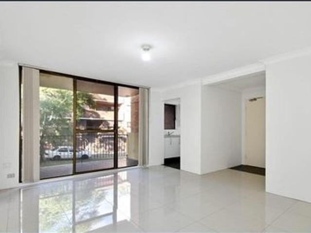 COSY UNIT IN GREAT LOCATION