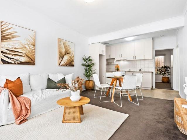 Cosy Unit in North Geelong!