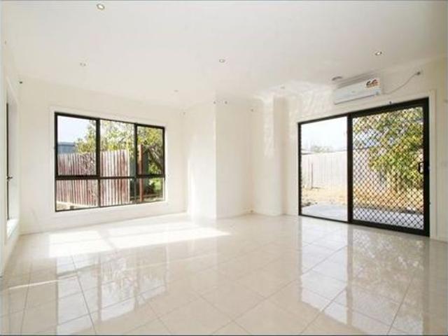 Cosy Unit In Quiet Court Location