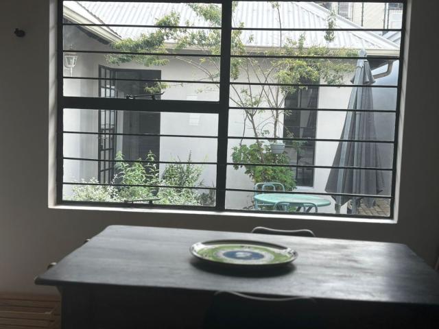 COSY WESTCLIFF HOME WITH VIEW AND CHARM