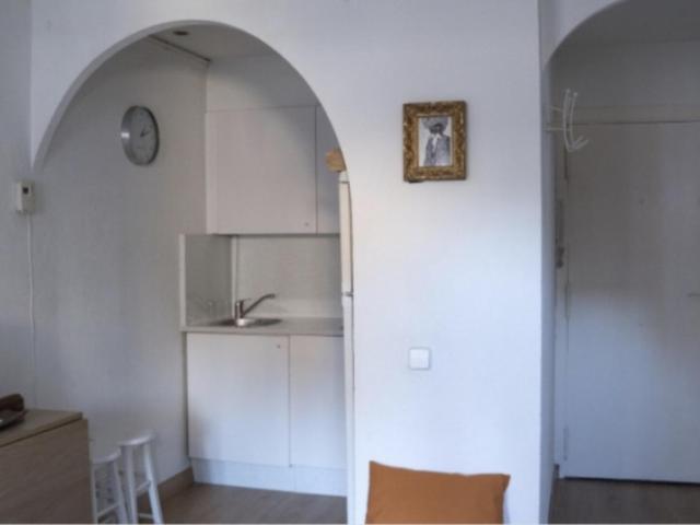 Cosy 1 double bedroom apartment with balcony near Paral·lel metro station
