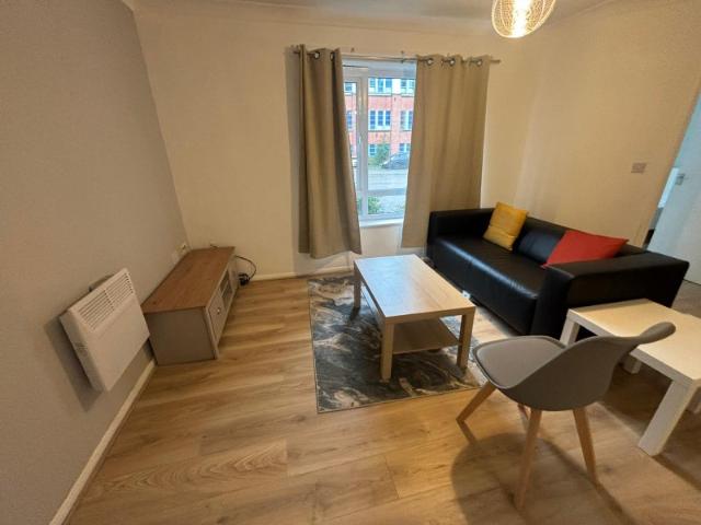 Cosy 2 bed flat NG7 close to City Center