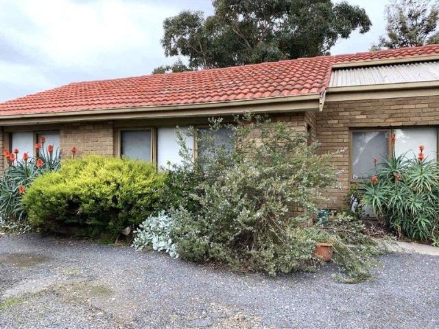 Cosy 2 Bedroom, 1 Bathroom Unit  1 x parking space off street