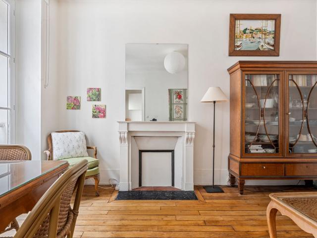 Cosy 2 bedroom Eiffel Tower doorstep, Paris Amsterdam Apartments for Rent