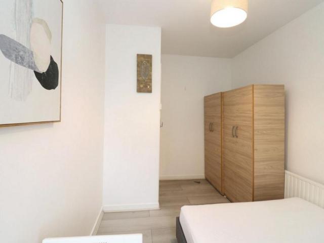 Cosy 2 bedroom flat near Leyton Midland Road Overground Has an Apartment