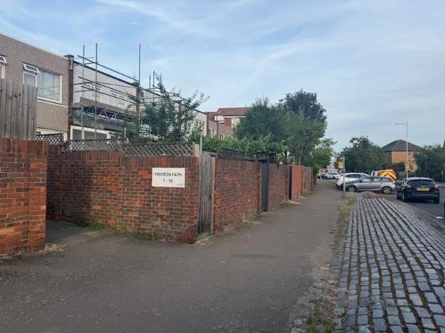 Cosy 3‑Bed House with Garden Council Tax Included