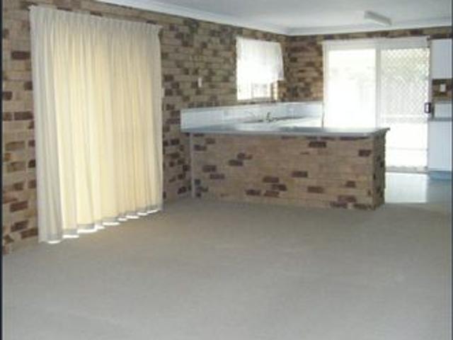 Cosy 3 bedroom brick home Apply now!