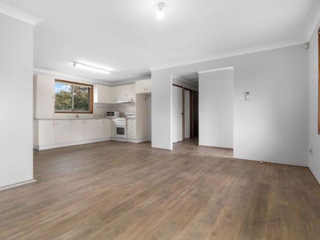 COSY 3 BEDROOM HOME CLOSE TO TRANSPORT
