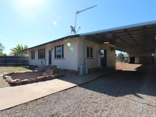 COSY 3 BEDROOM HOME IN SOLDIERS HILL!