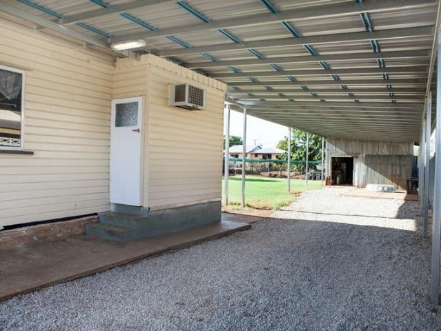 COSY 3 BEDROOM HOME IN SOLDIERS HILL!