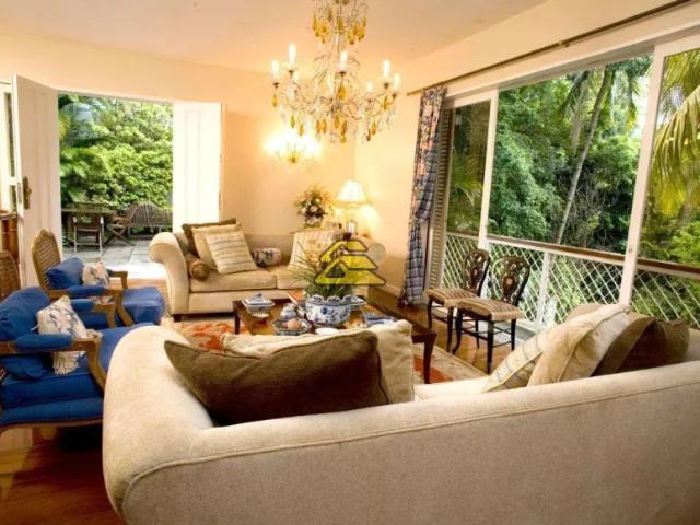 Cosme Velho | Casa 6 quartos, sendo 1 suite