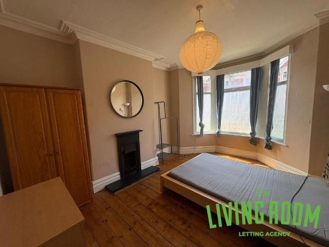 Cosmeston Street, Cathays, Cardiff 3 bed house to rent £1,815 pcm £419 pw