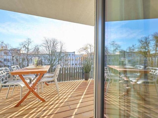 Cosmo Berlin großzügige 3 Zimmer mit Balkon zum Hofgarten im Erstbezug